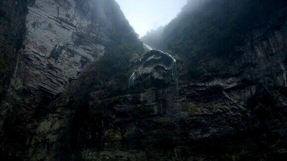 峡谷位于中国湘西西部