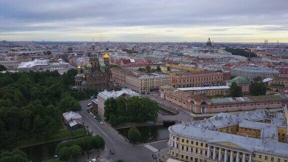 俄罗斯阴天圣彼得堡救世主洒血城市全景航拍4k