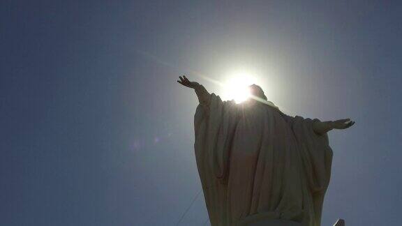 智利圣地亚哥圣克里斯托巴尔山上的圣母雕像