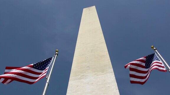 华盛顿纪念碑和旗帜