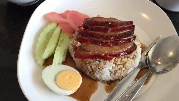 红烧肉配米饭