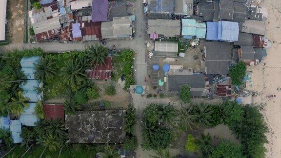 泰国苏梅岛渔民村的房屋和清真寺
