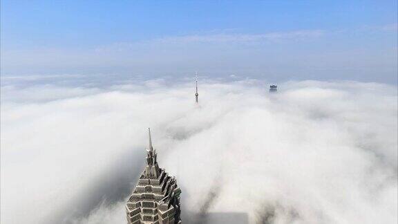 4K时间的上海和城市景观与戏剧性的云景观