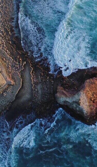 航拍的大西洋海岸与岩石在葡萄牙