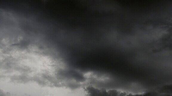 黑暗戏剧性的风暴云背景