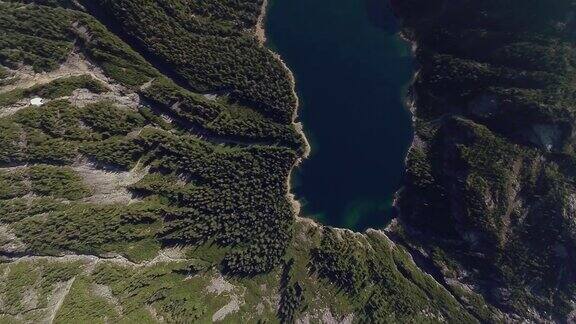 加拿大卑诗省北岸山区的小湖泊