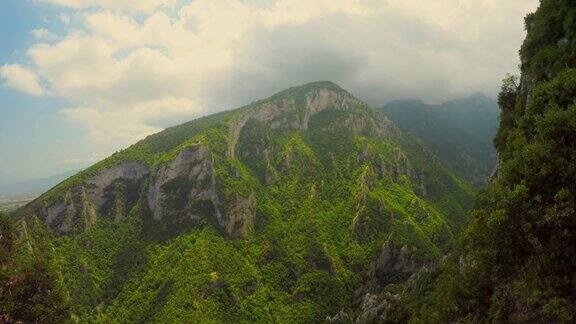 母女徒步旅行希腊奥林匹斯山