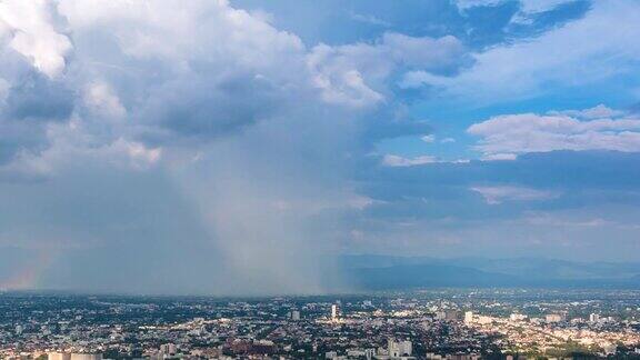 泰国清迈上空的雨和彩虹(缩小)