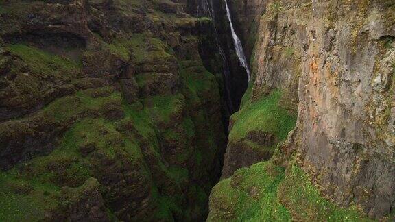 格莱默瀑布冰岛第二高的瀑布