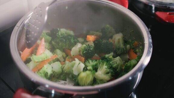 烹饪胡萝卜花椰菜
