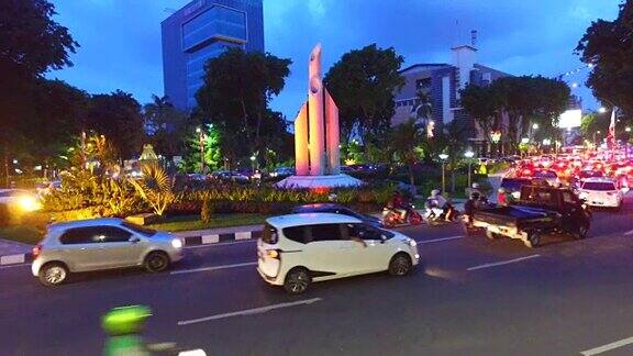 印度尼西亚泗水市苏迪曼大街的夜晚