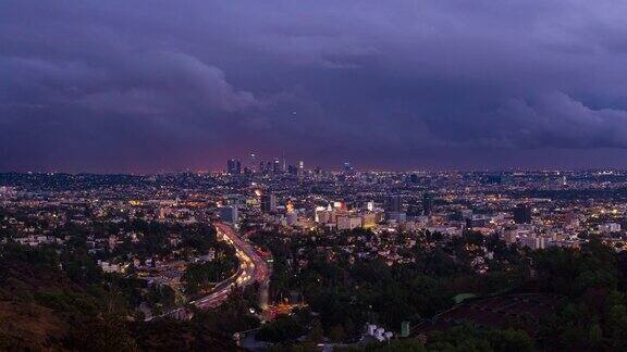 洛杉矶和好莱坞日与夜日落时间与云