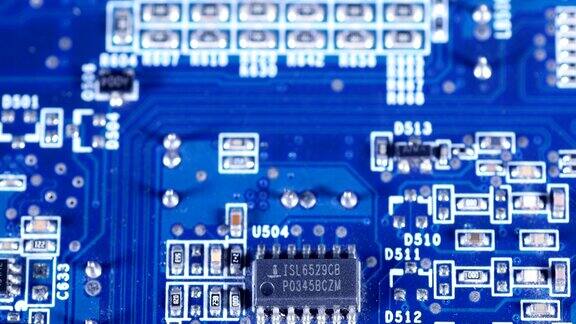 微芯片蓝色集成电路板的微距视频片段