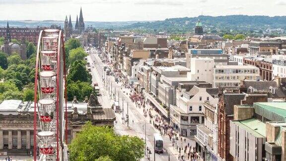 英国苏格兰爱丁堡拥挤的王子购物街