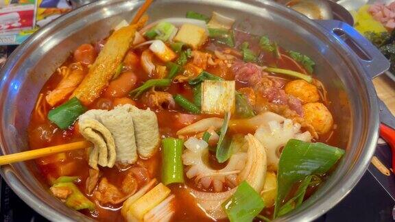 韩式火锅是一种融合了美式火锅的韩式美食
