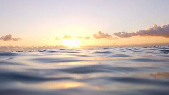 从海上看日落