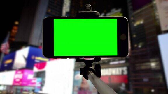 纽约自拍时代广场的人们挤在绿色屏幕上