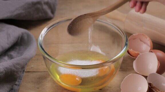 煮一碗鸡蛋加糖
