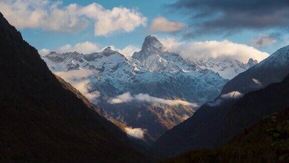 埃克林斯国家公园的奥兰峰(延时拍摄)Valgaudemar山谷上阿尔卑斯(阿尔卑斯)法国