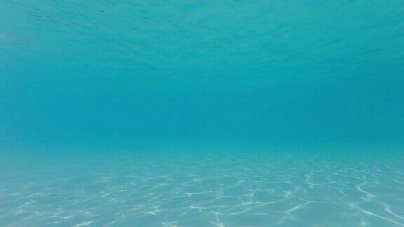 HD-深水水下的蓝色海洋背景