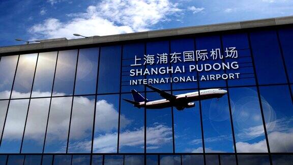 飞机在上海浦东机场降落