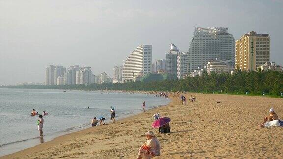 日落时间三亚市海滩湾慢镜头全景4k海南中国