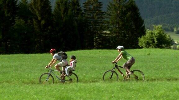 家庭自行车在农村
