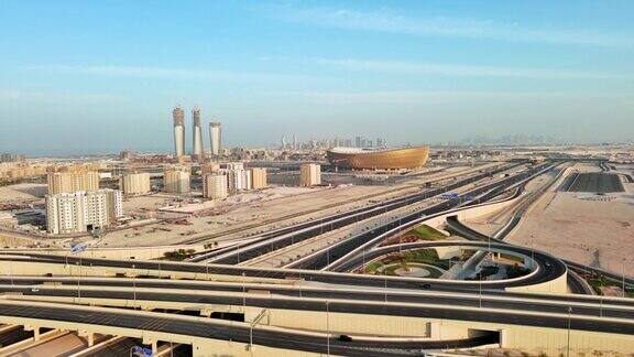 多哈卡塔尔:卡塔尔首都的鸟瞰图从上面俯瞰阿拉伯半岛的全景西亚