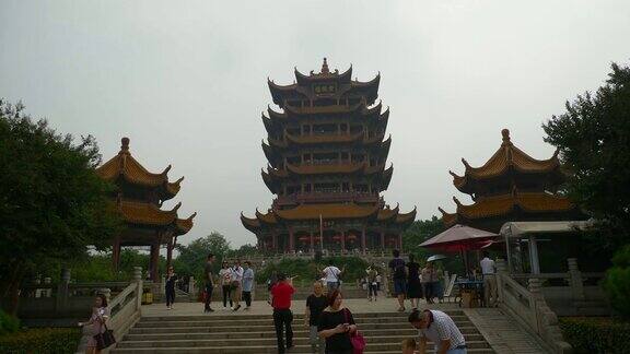 白天时间武汉市著名寺庙前广场慢镜头全景4k中国