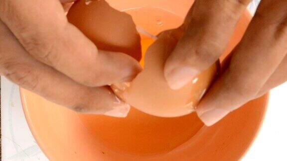 碗里的生鸡蛋