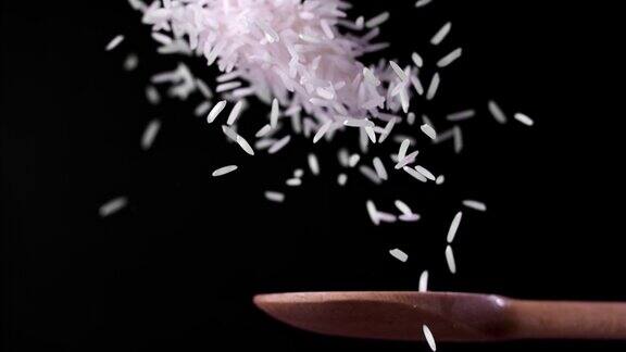 勺子上的米超慢动作1000帧秒