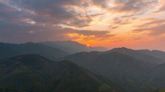 夕阳山