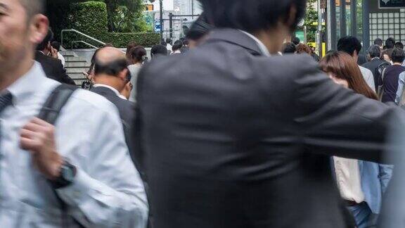 日本人在东京通勤上班