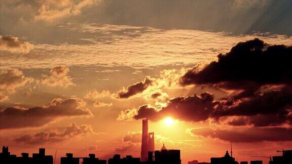 美丽的日落剪影上海地标背景时间流逝4k镜头