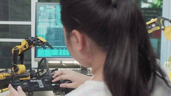 教育主题:女孩学习如何在数字平板电脑上控制机器人手臂科学工程教育技术