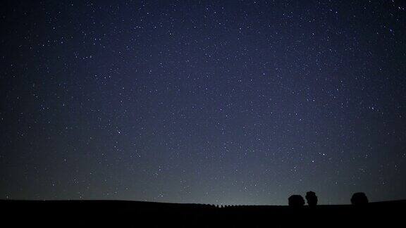 农场上空的星星延时摄影