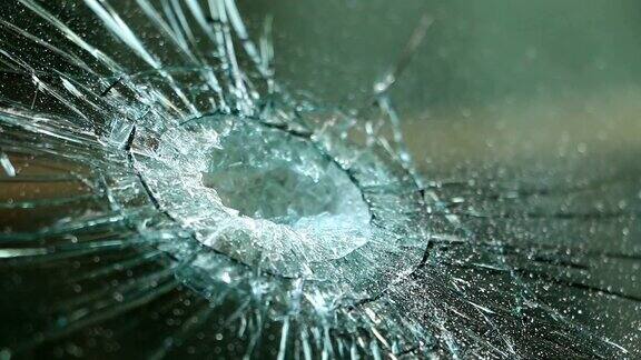 破碎的汽车挡风玻璃事故车有选择性的重点