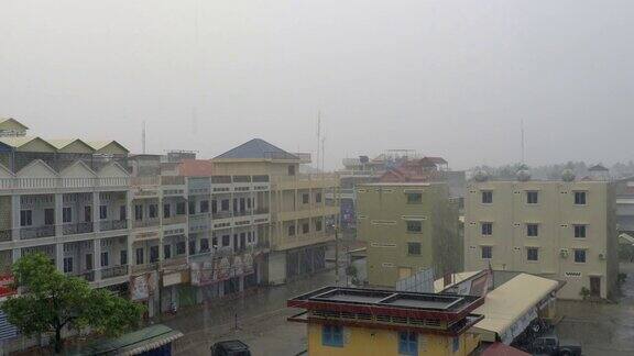 暴雨、强风席卷亚洲小镇