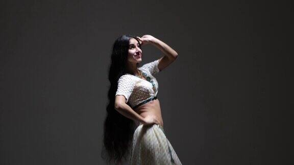 传统服装中的印度古典舞