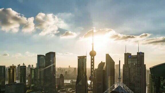 上海市区黄昏时的时间流逝鸟瞰图