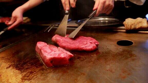 烹饪神户牛排