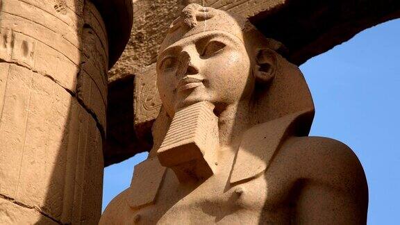 来自埃及卢克索神庙的拉美西斯二世雕像