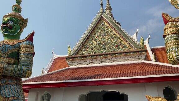 泰国首都的名片是佛教寺庙WatArun黎明寺它位于湄南河岸边