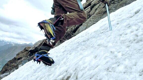 攀岩者在岩壁上高加索山脉设备详细信息