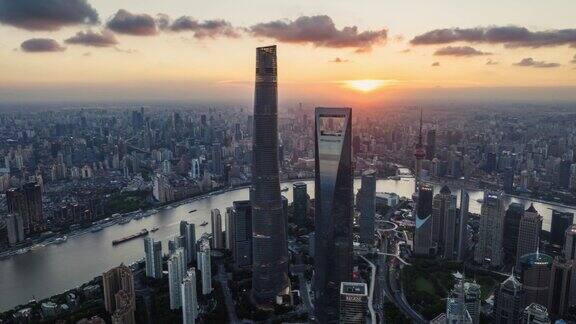 日落时分上海黄浦江金融建筑景观