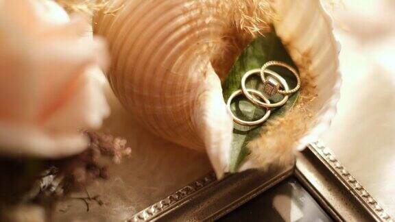 婚礼花和结婚戒指
