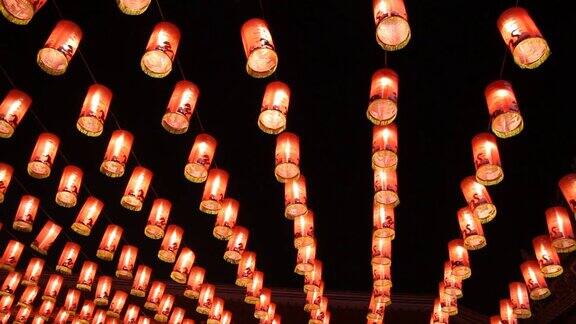 明亮的中国纸灯笼在晚上