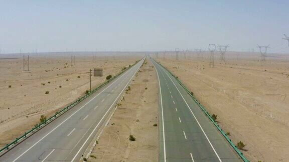 戈壁沙漠公路鸟瞰图