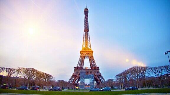 巴黎埃菲尔铁塔的经典景观旅游业国际地标太阳耀斑阳光明媚的日落