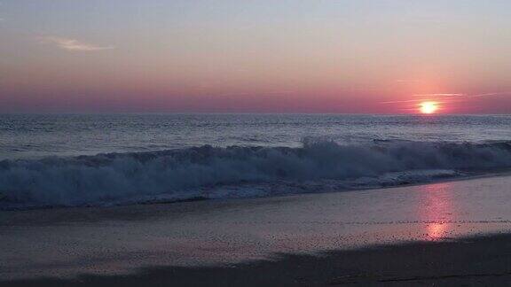 阿尔加维法罗海滩美丽的日落(葡萄牙)